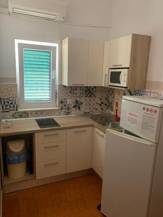 Apartmani Adriatic Ana Novalja Exteriör bild