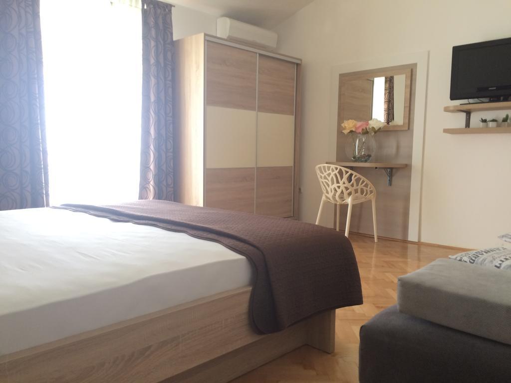 Apartmani Adriatic Ana Novalja Exteriör bild