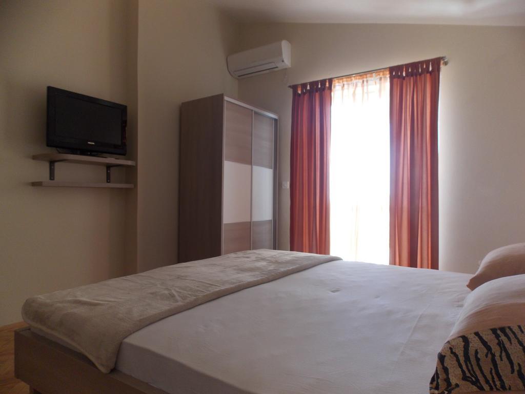 Apartmani Adriatic Ana Novalja Exteriör bild