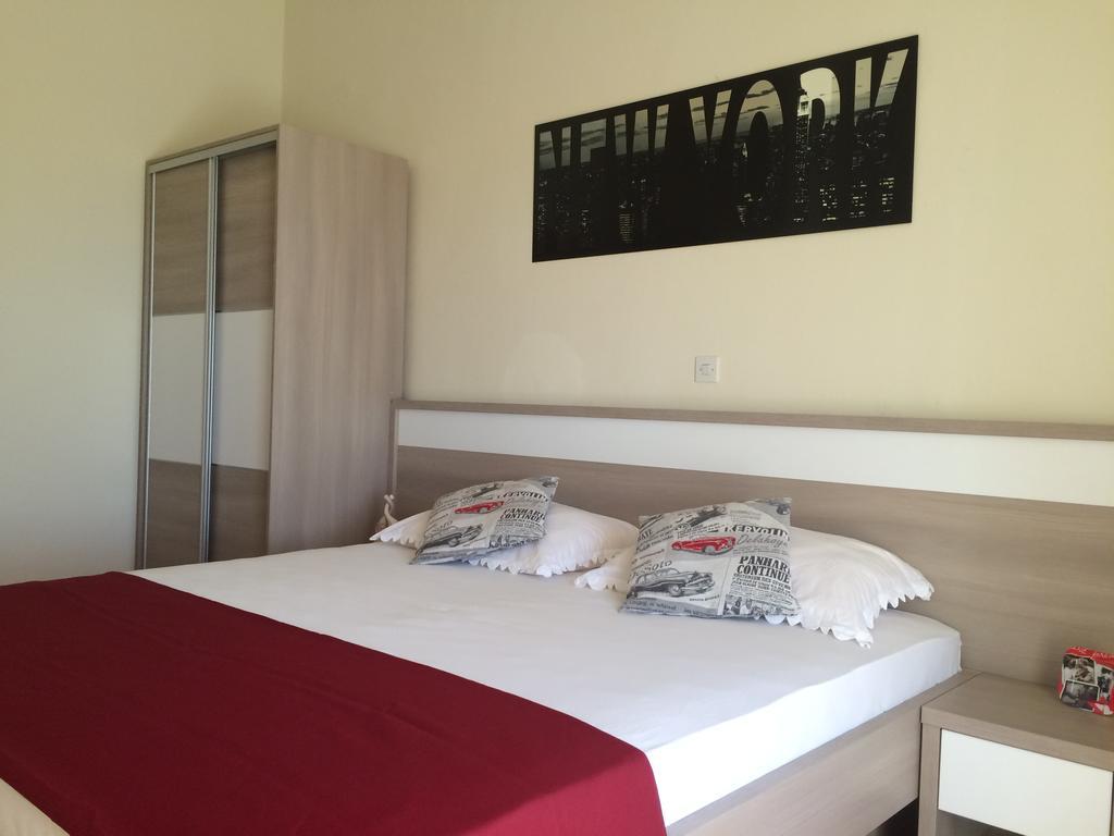 Apartmani Adriatic Ana Novalja Exteriör bild
