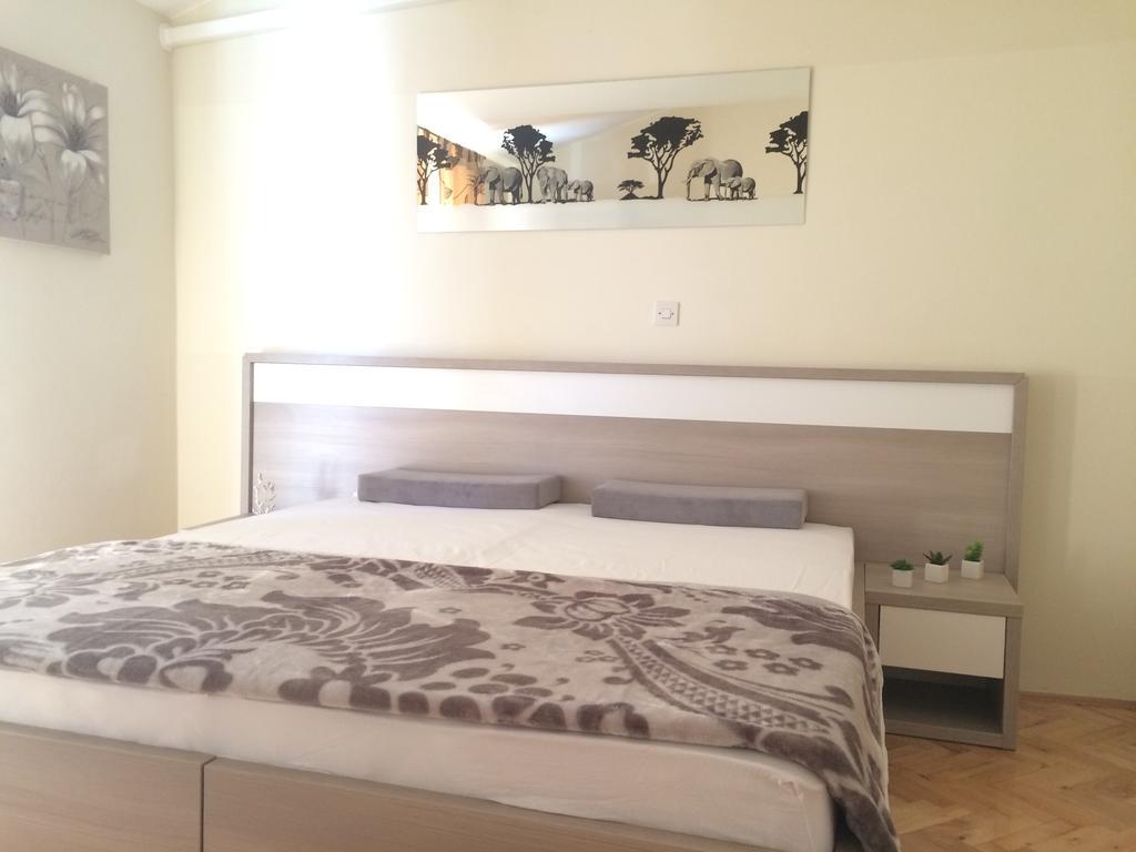 Apartmani Adriatic Ana Novalja Exteriör bild