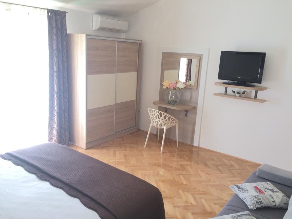 Apartmani Adriatic Ana Novalja Exteriör bild
