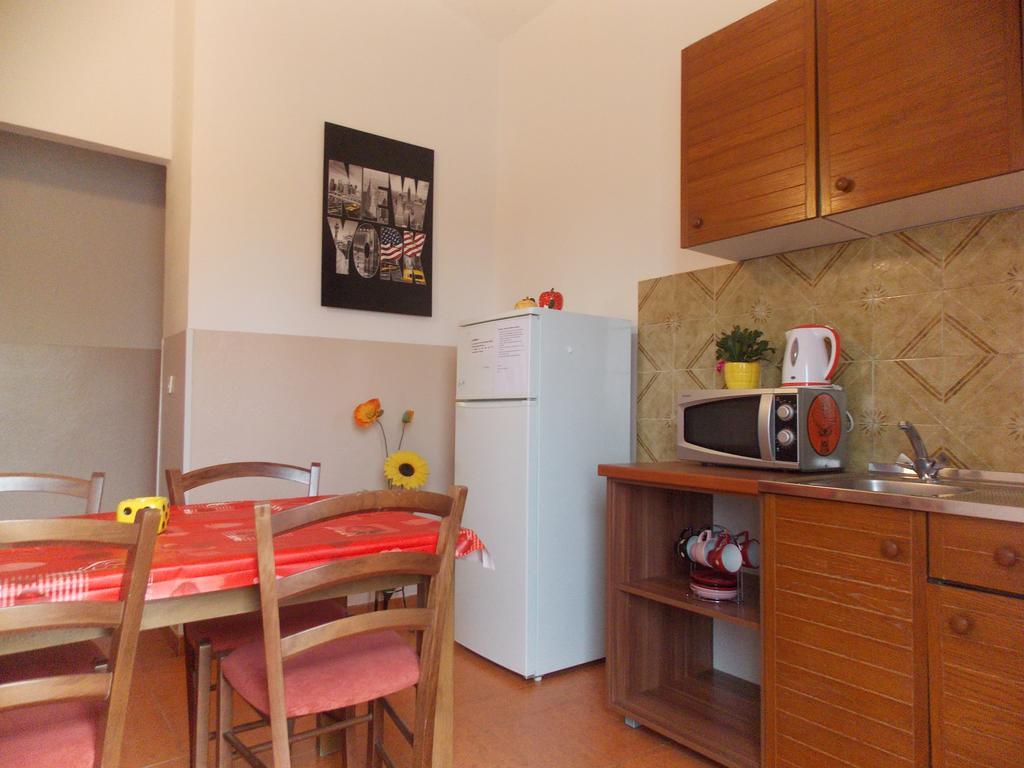 Apartmani Adriatic Ana Novalja Exteriör bild