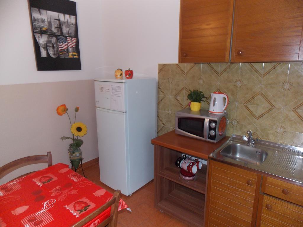 Apartmani Adriatic Ana Novalja Exteriör bild
