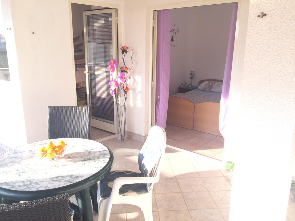 Apartmani Adriatic Ana Novalja Exteriör bild