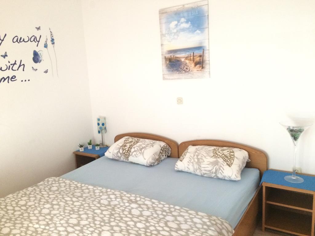 Apartmani Adriatic Ana Novalja Exteriör bild