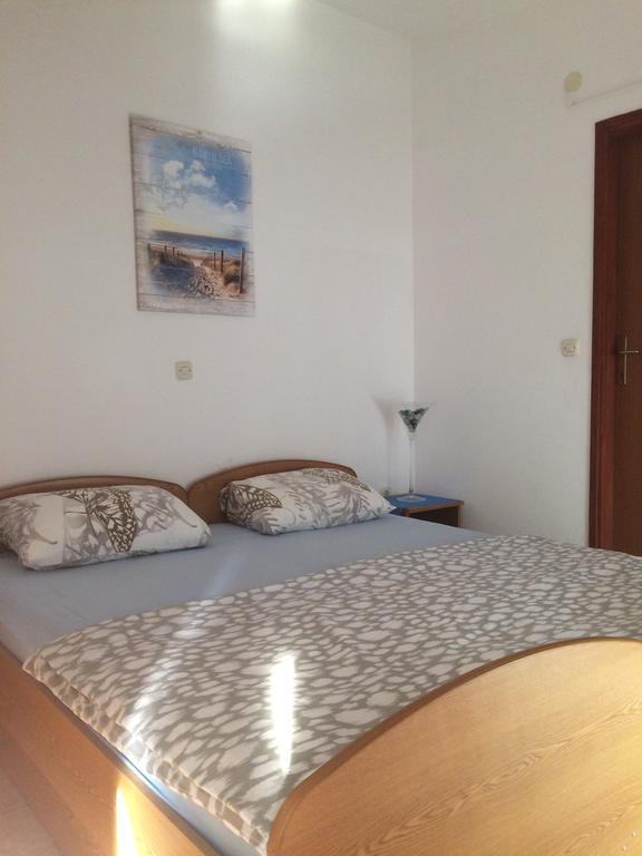 Apartmani Adriatic Ana Novalja Exteriör bild