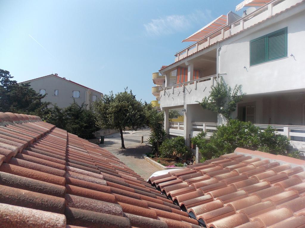 Apartmani Adriatic Ana Novalja Exteriör bild