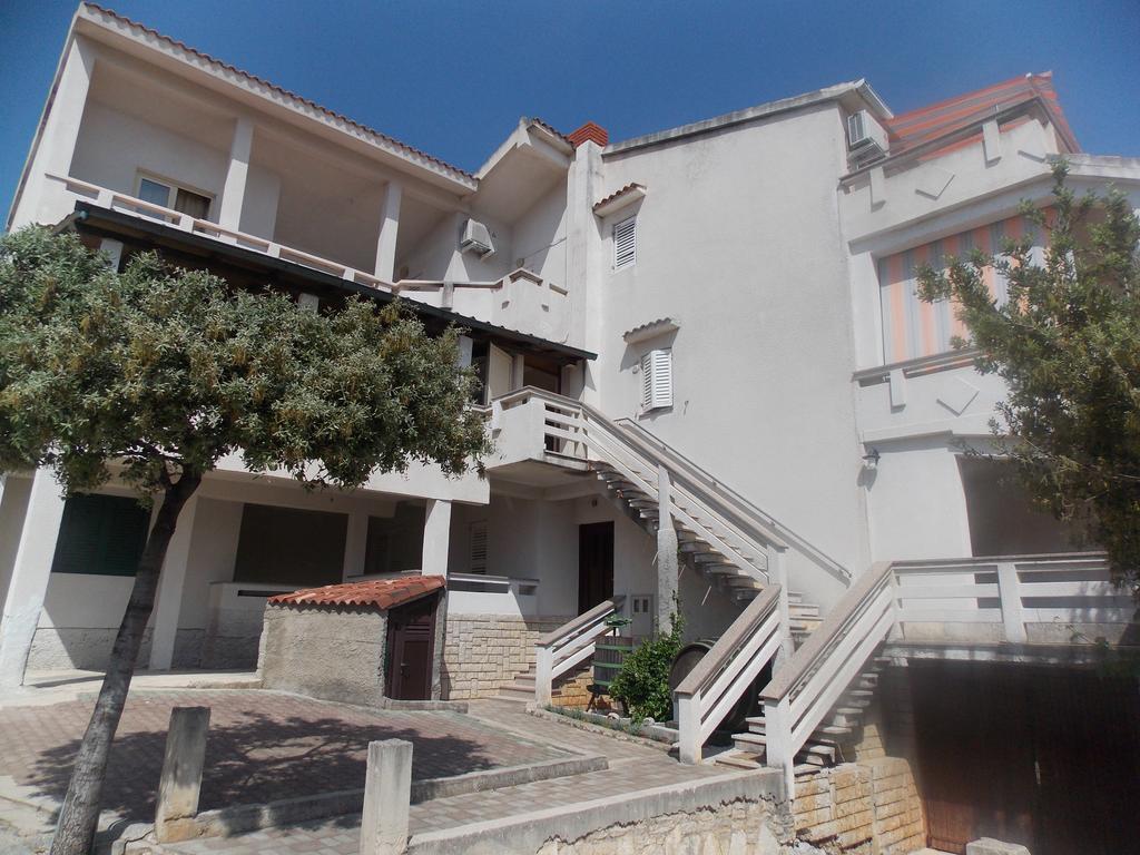 Apartmani Adriatic Ana Novalja Exteriör bild