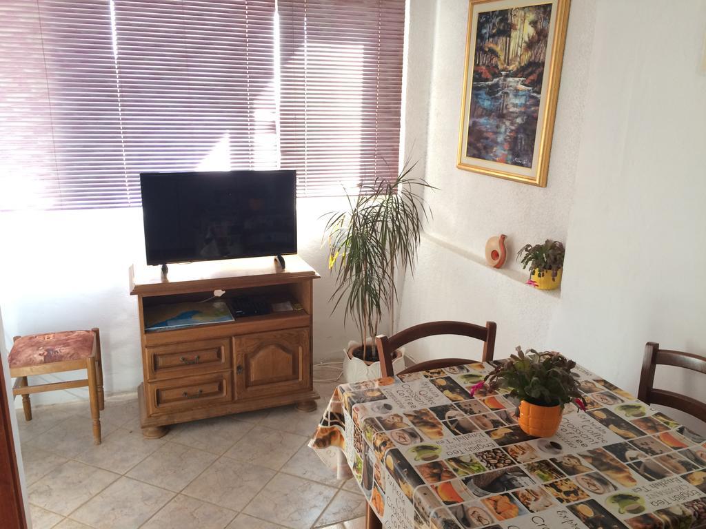 Apartmani Adriatic Ana Novalja Exteriör bild