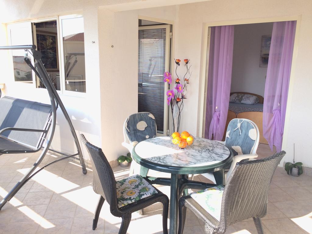 Apartmani Adriatic Ana Novalja Exteriör bild