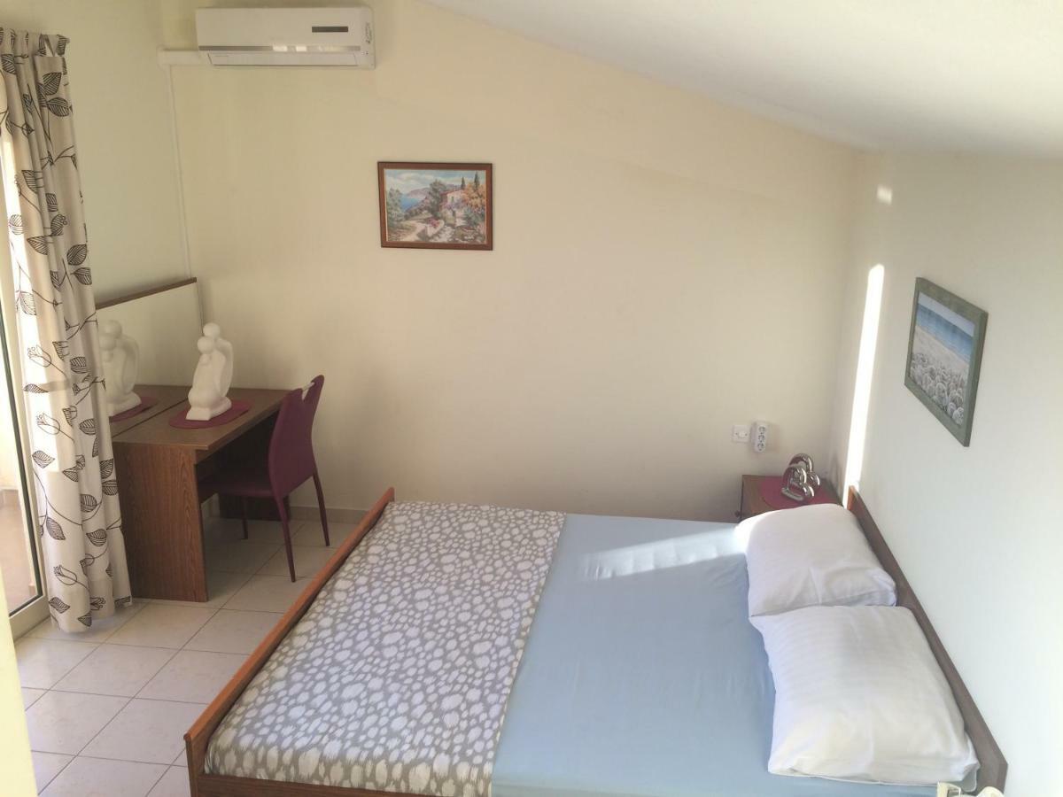 Apartmani Adriatic Ana Novalja Exteriör bild