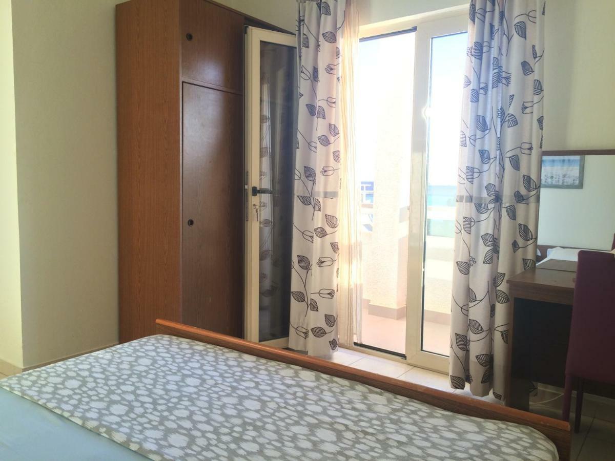 Apartmani Adriatic Ana Novalja Exteriör bild