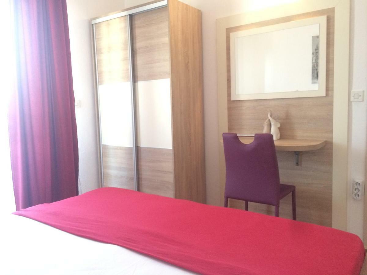 Apartmani Adriatic Ana Novalja Exteriör bild